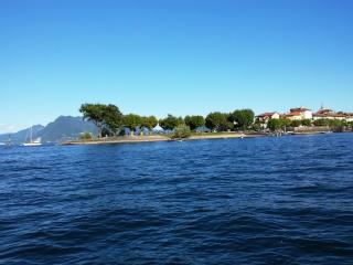 L'isola dei Pescatori, conosciuta anche come Superiore, è l'unica dell'arcipelago delle Borromee nel Lago Maggiore (comune di Stresa) ad essere stabilmente abitata._6